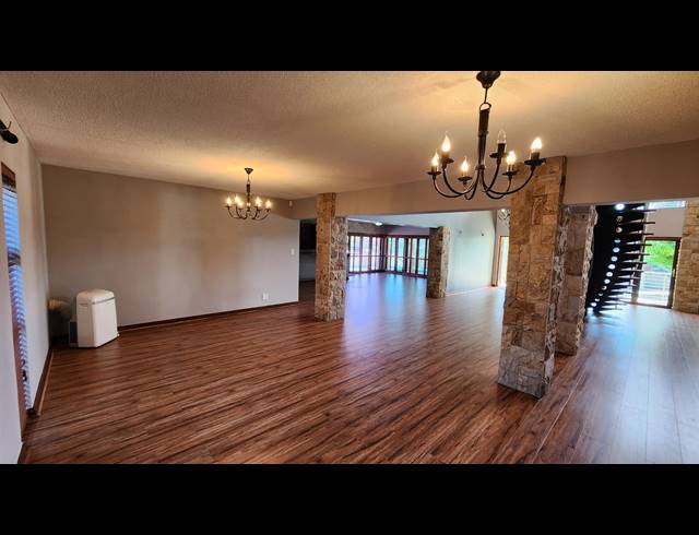 6 BEDROOM FREESTANDING FOR SALE IN BERGSIG